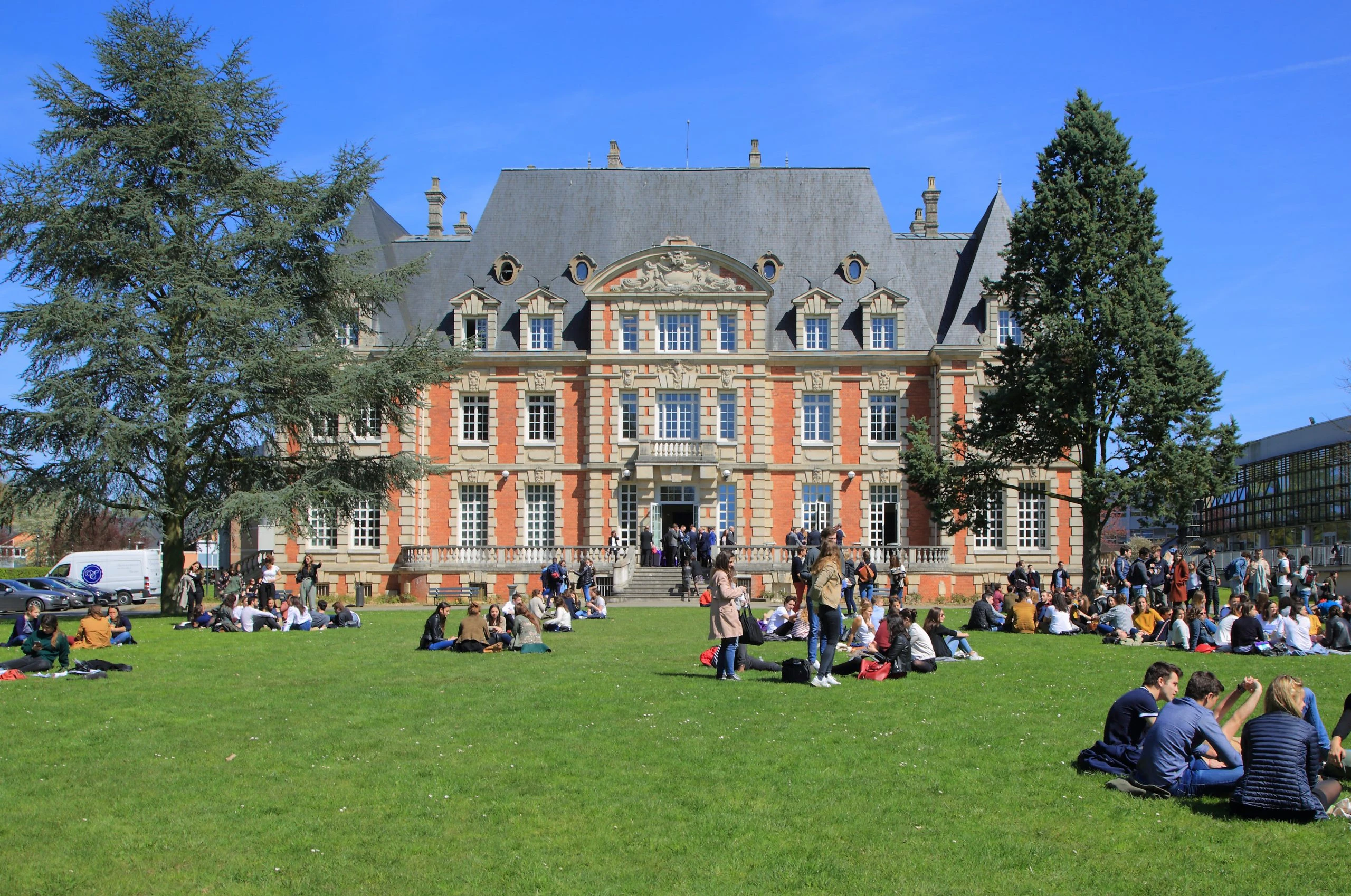 NEOMA Business School